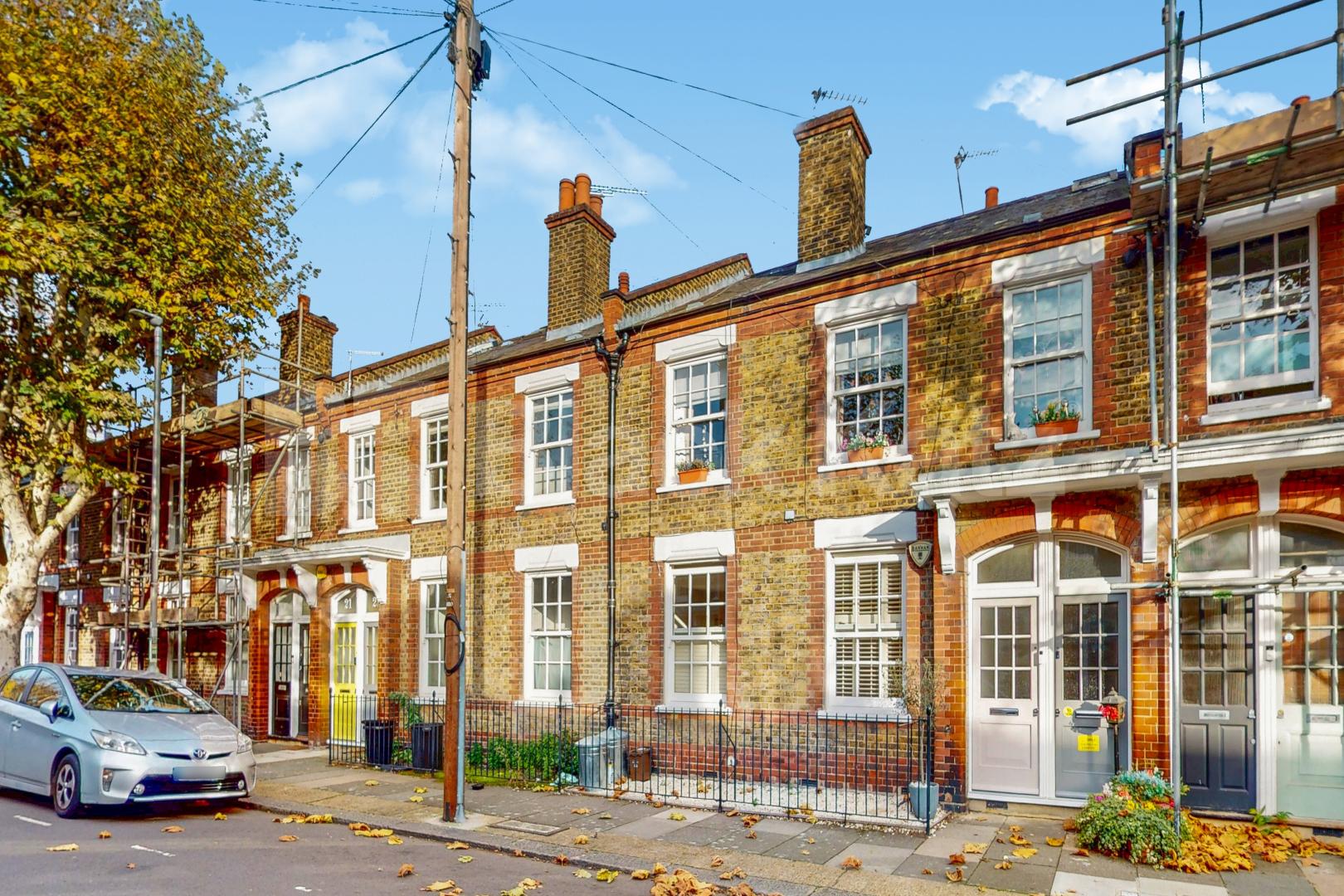 Stylish & contemporary maisonette flooded with natural light  Odger Street, Battersea 